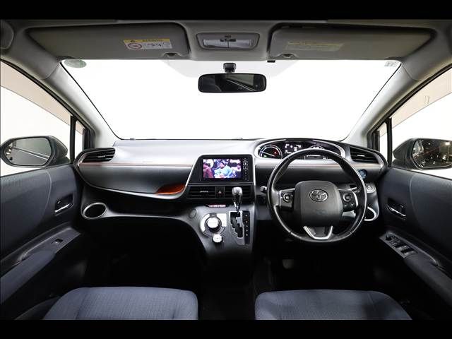 TOYOTA SIENTA HYBRID 2016