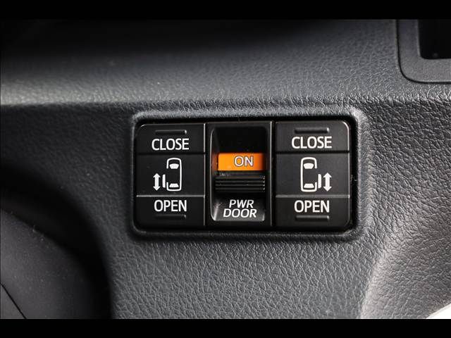 TOYOTA SIENTA HYBRID 2016