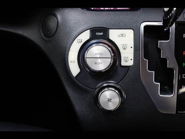 TOYOTA SIENTA HYBRID 2016