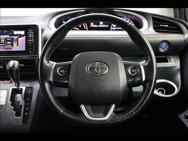 TOYOTA SIENTA HYBRID 2016