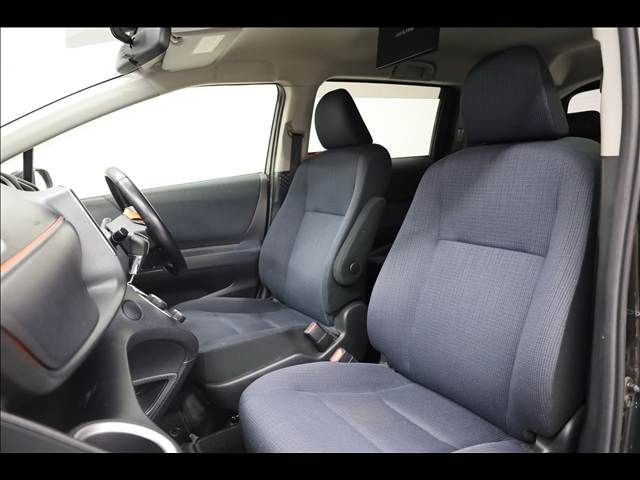 TOYOTA SIENTA HYBRID 2016