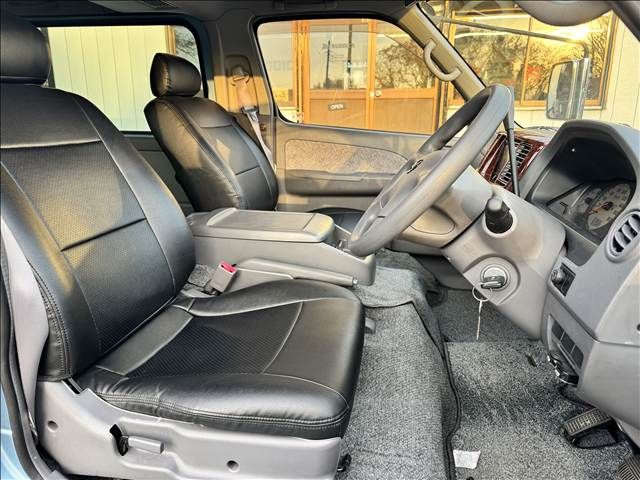 NISSAN CARAVAN coach 2004