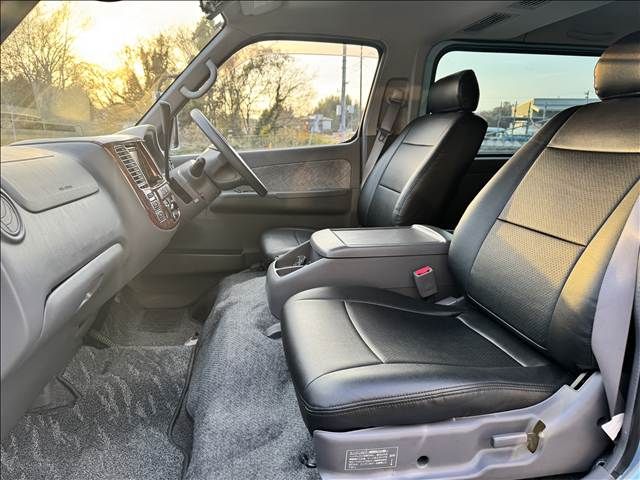 NISSAN CARAVAN coach 2004