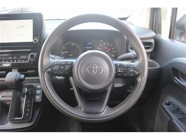 TOYOTA SIENTA HYBRID 2022