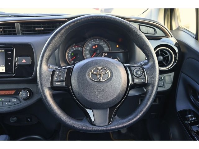 TOYOTA VITZ 2018