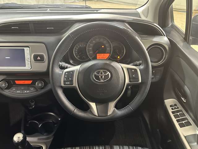 TOYOTA VITZ 2014