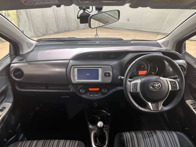 TOYOTA VITZ 2014