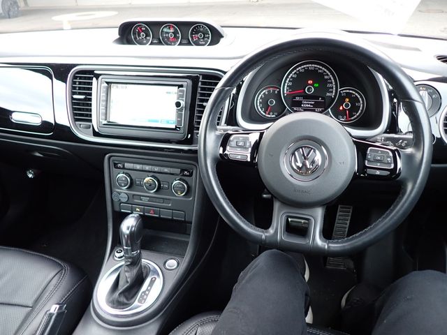 VOLKSWAGEN VOLKSWAGEN The BEETLE 2013