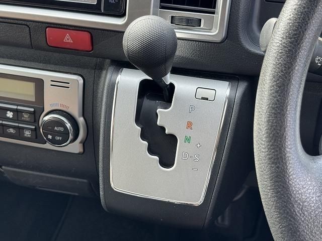 TOYOTA HIACE van 2WD 2019