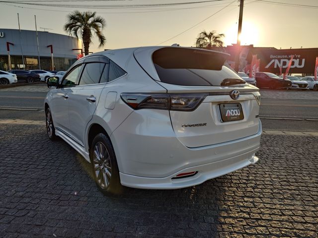 TOYOTA HARRIER HYBRID 2016