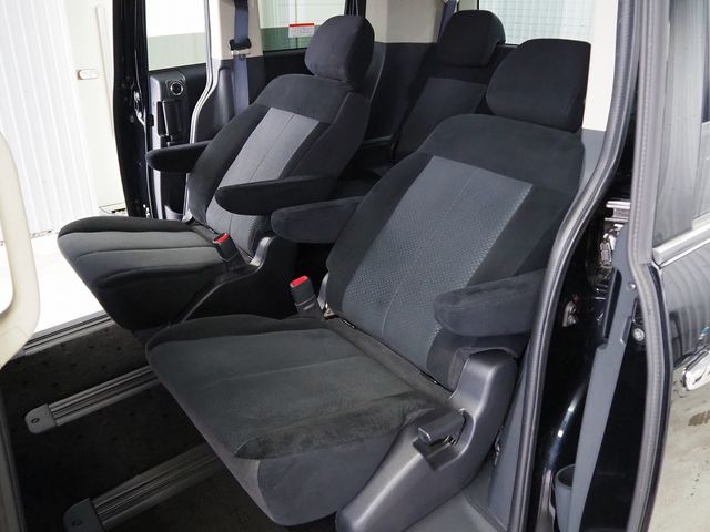 MITSUBISHI DELICA D:5 4WD 2010