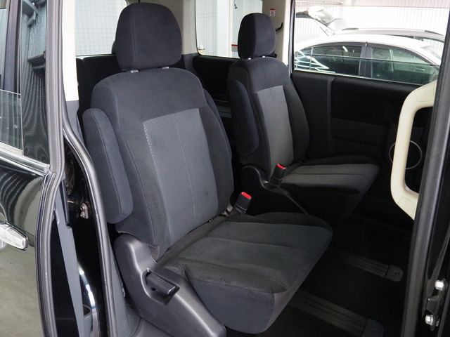 MITSUBISHI DELICA D:5 4WD 2010