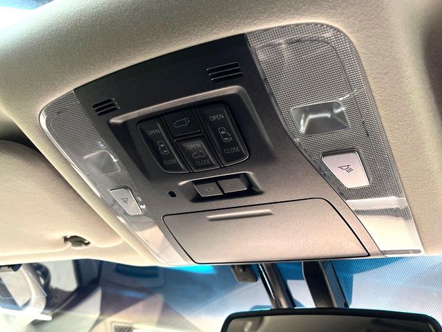 TOYOTA VELLFIRE 2016