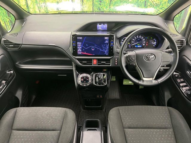 TOYOTA VOXY HYBRID 2019