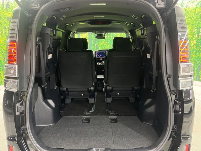 TOYOTA VOXY HYBRID 2019