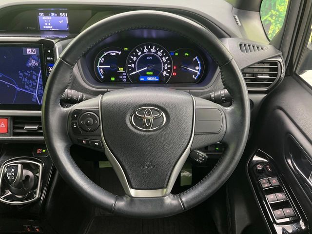 TOYOTA VOXY HYBRID 2019