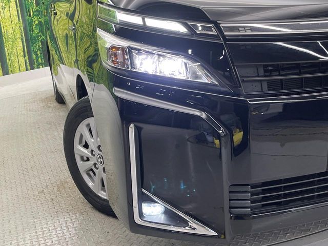 TOYOTA VOXY HYBRID 2019