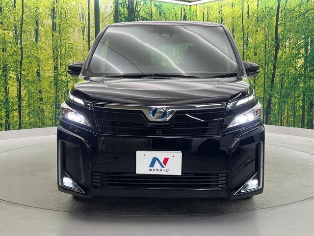 TOYOTA VOXY HYBRID 2019
