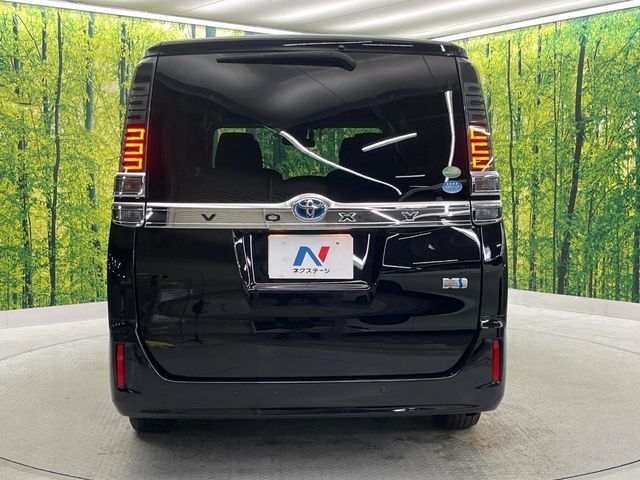 TOYOTA VOXY HYBRID 2019