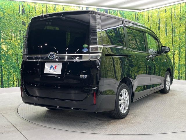 TOYOTA VOXY HYBRID 2019