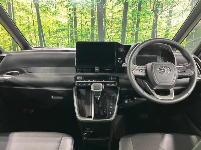 TOYOTA NOAH 4WD 2025