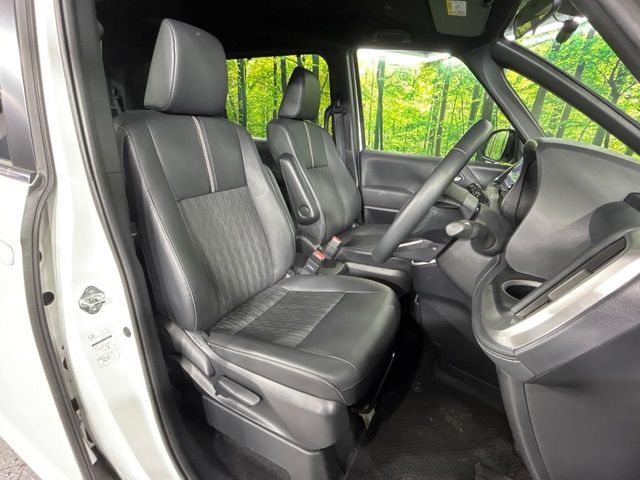 TOYOTA NOAH 4WD 2025