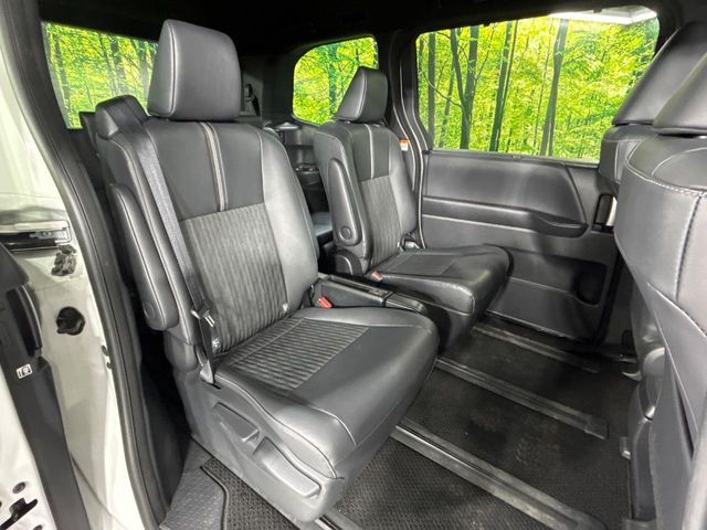 TOYOTA NOAH 4WD 2025