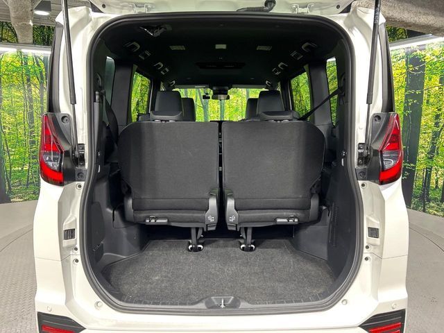 TOYOTA NOAH 4WD 2025