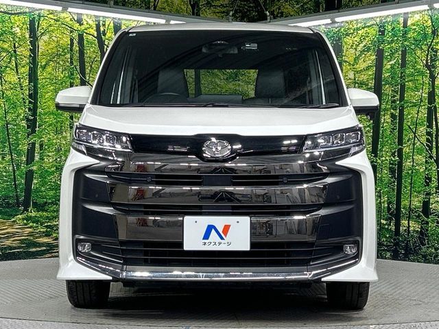 TOYOTA NOAH 4WD 2025