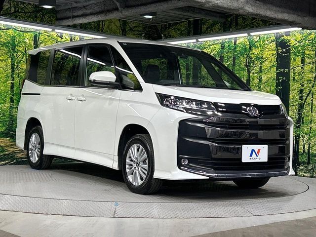 TOYOTA NOAH 4WD 2025