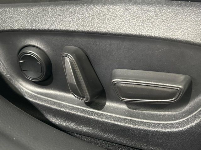 TOYOTA PRIUS 4WD 2025