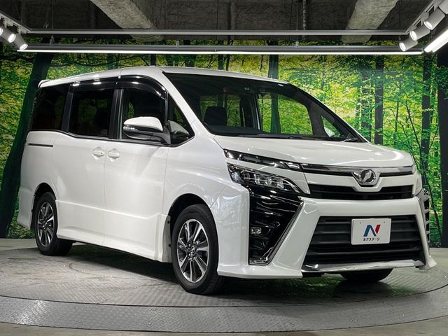 TOYOTA VOXY 2017