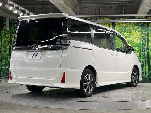 TOYOTA VOXY 2017