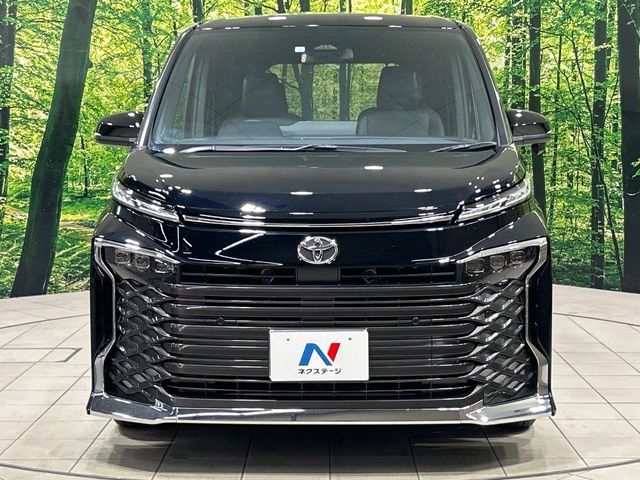 TOYOTA VOXY 2023