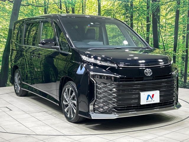 TOYOTA VOXY 2023