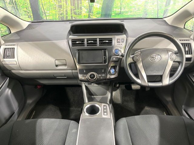 TOYOTA PRIUS Alpha 2013