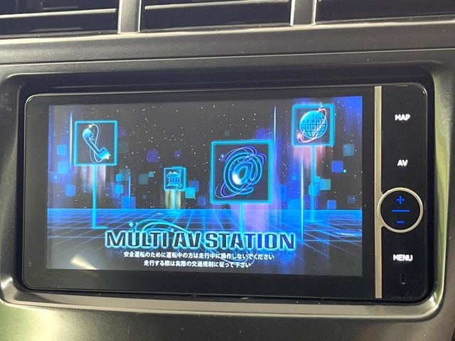 TOYOTA PRIUS Alpha 2013