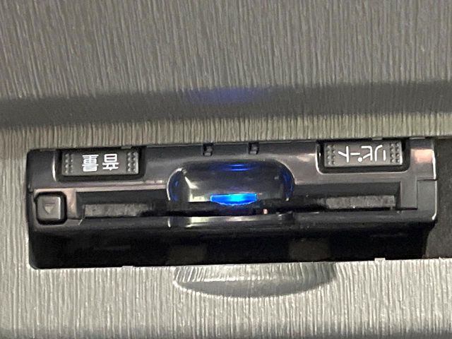 TOYOTA PRIUS Alpha 2013