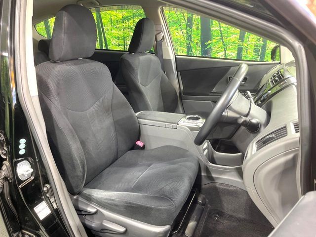 TOYOTA PRIUS Alpha 2013