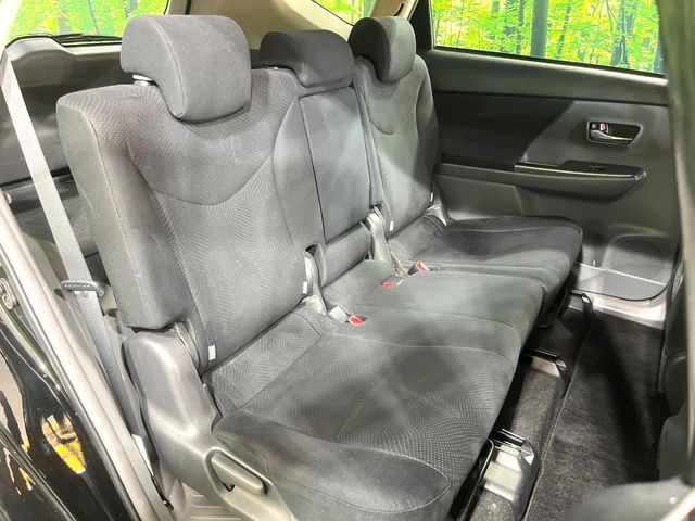 TOYOTA PRIUS Alpha 2013