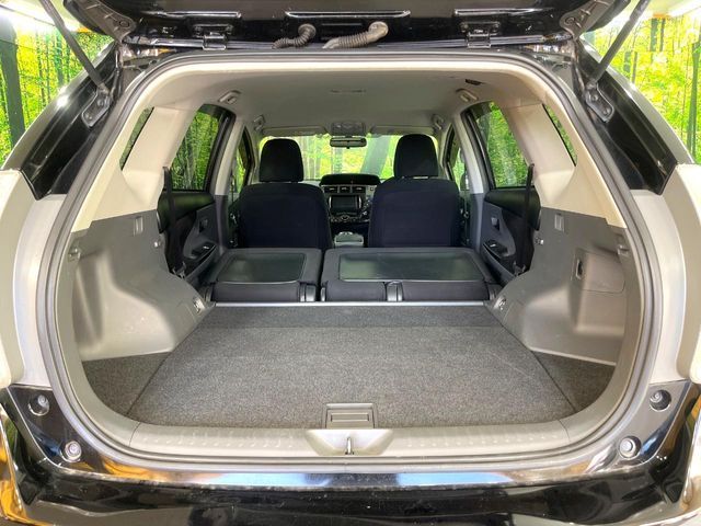 TOYOTA PRIUS Alpha 2013