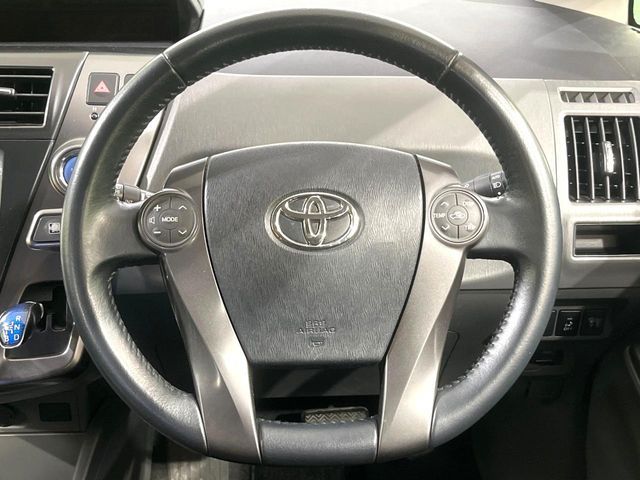 TOYOTA PRIUS Alpha 2013