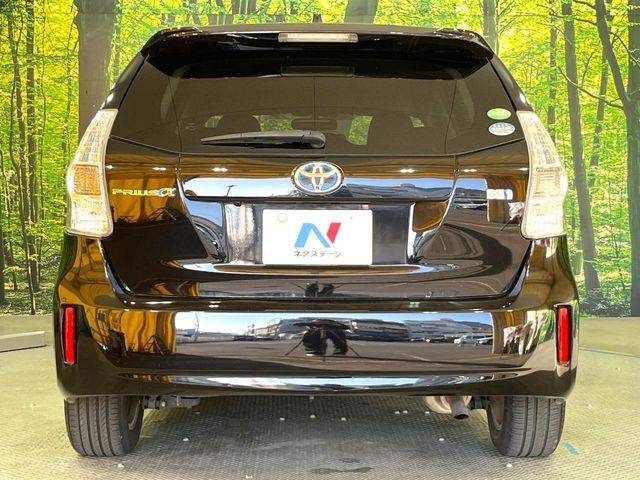 TOYOTA PRIUS Alpha 2013