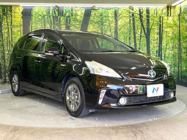 TOYOTA PRIUS Alpha 2013