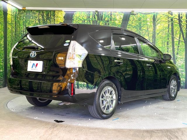 TOYOTA PRIUS Alpha 2013