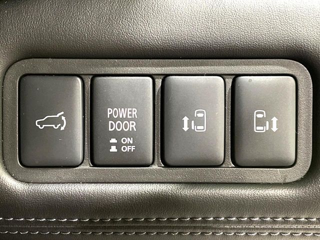 MITSUBISHI DELICA D:5 4WD 2023