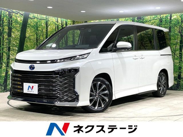 TOYOTA VOXY HYBRID 2023