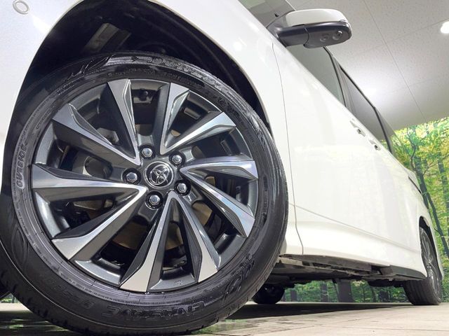 TOYOTA VOXY HYBRID 2023