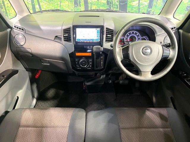 NISSAN ROOX 2011