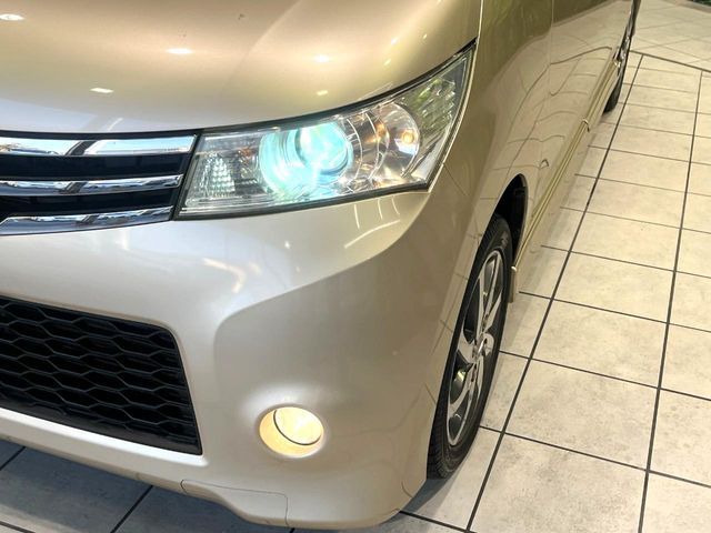 NISSAN ROOX 2011